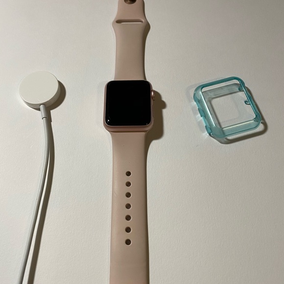 SERIES 1 ROSE GOLD APPLE WATCH - Picture 6 of 7